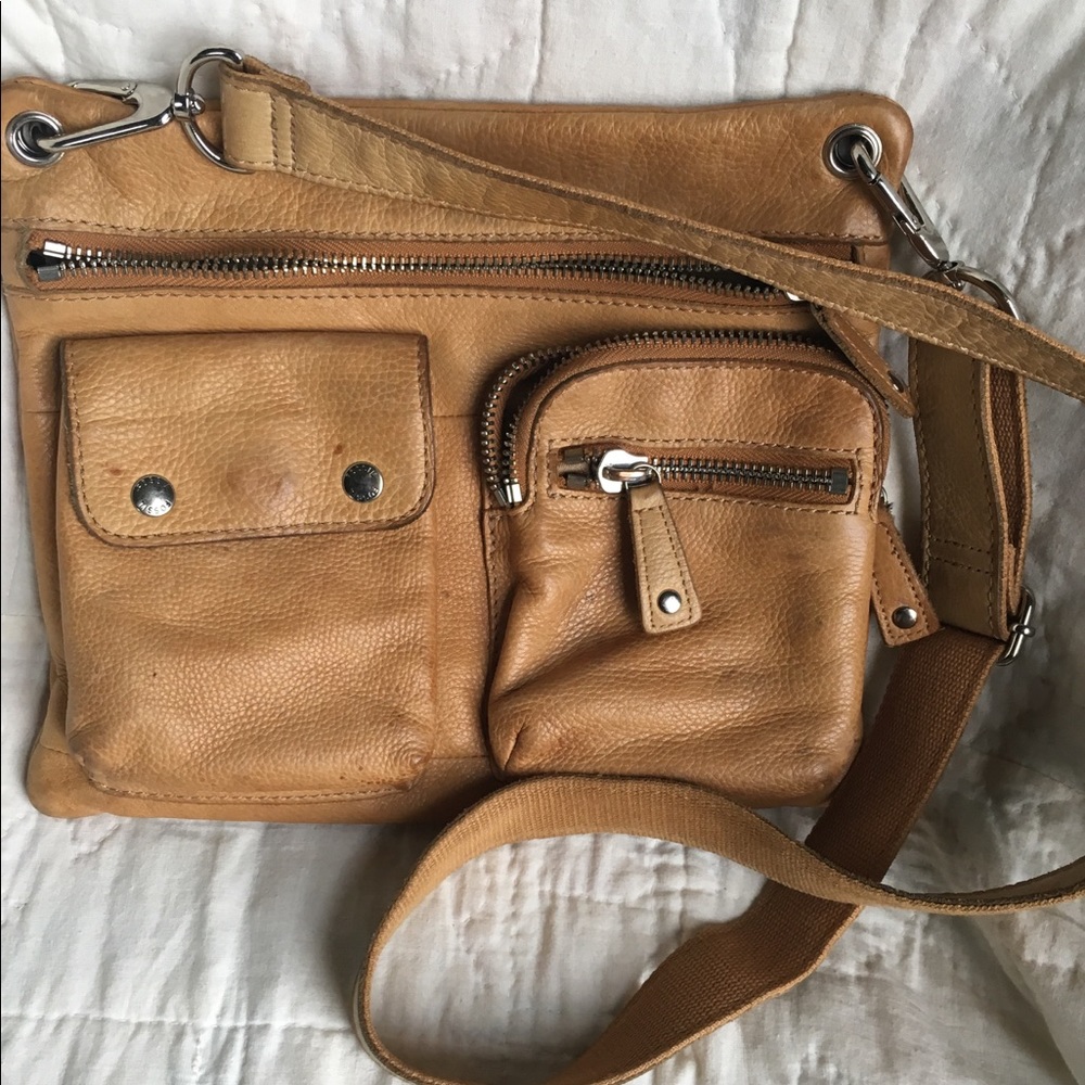 Fossil cross body leather purse.
